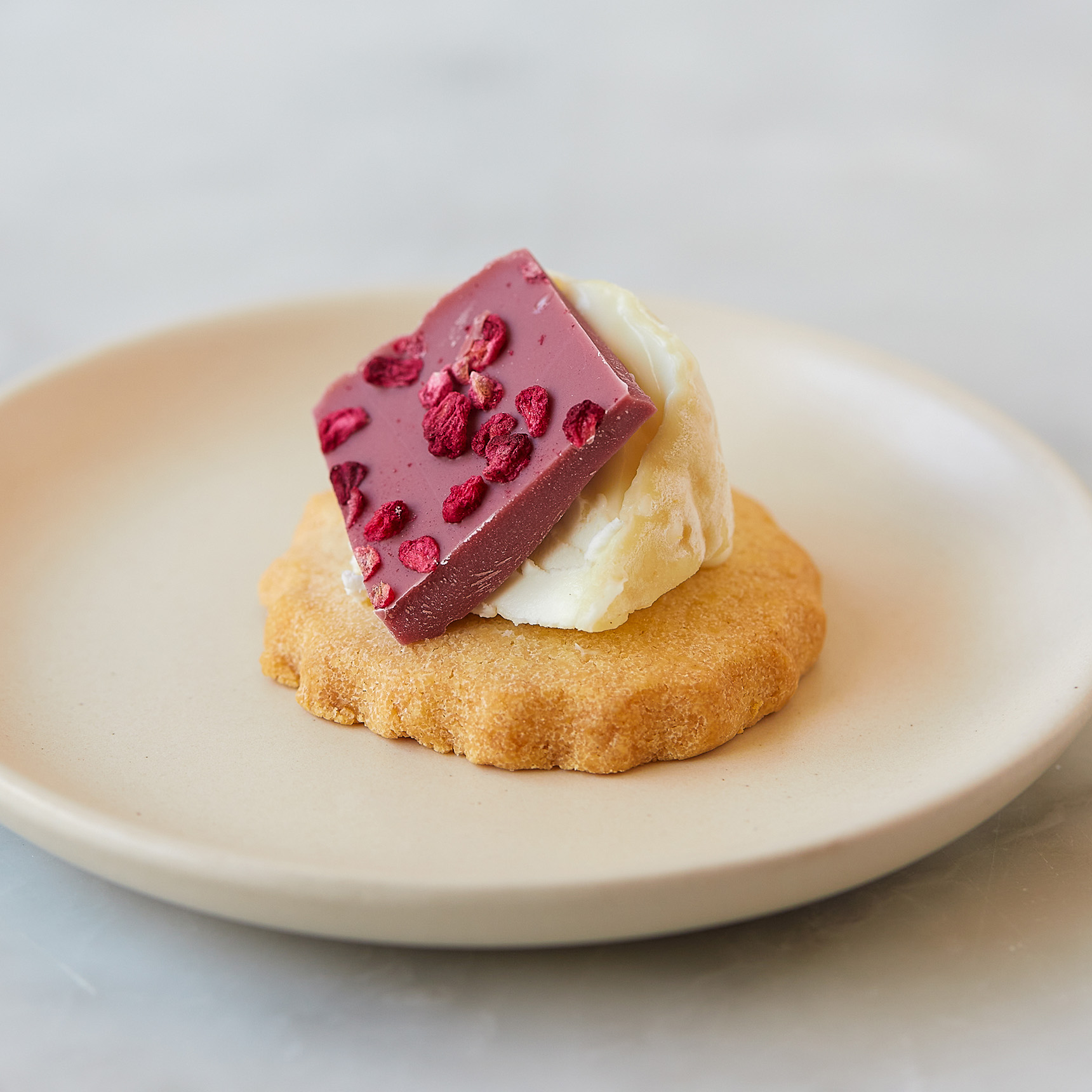 Comptoir du Cacao Ruby Chocolate With Raspberries | Murray's Cheese