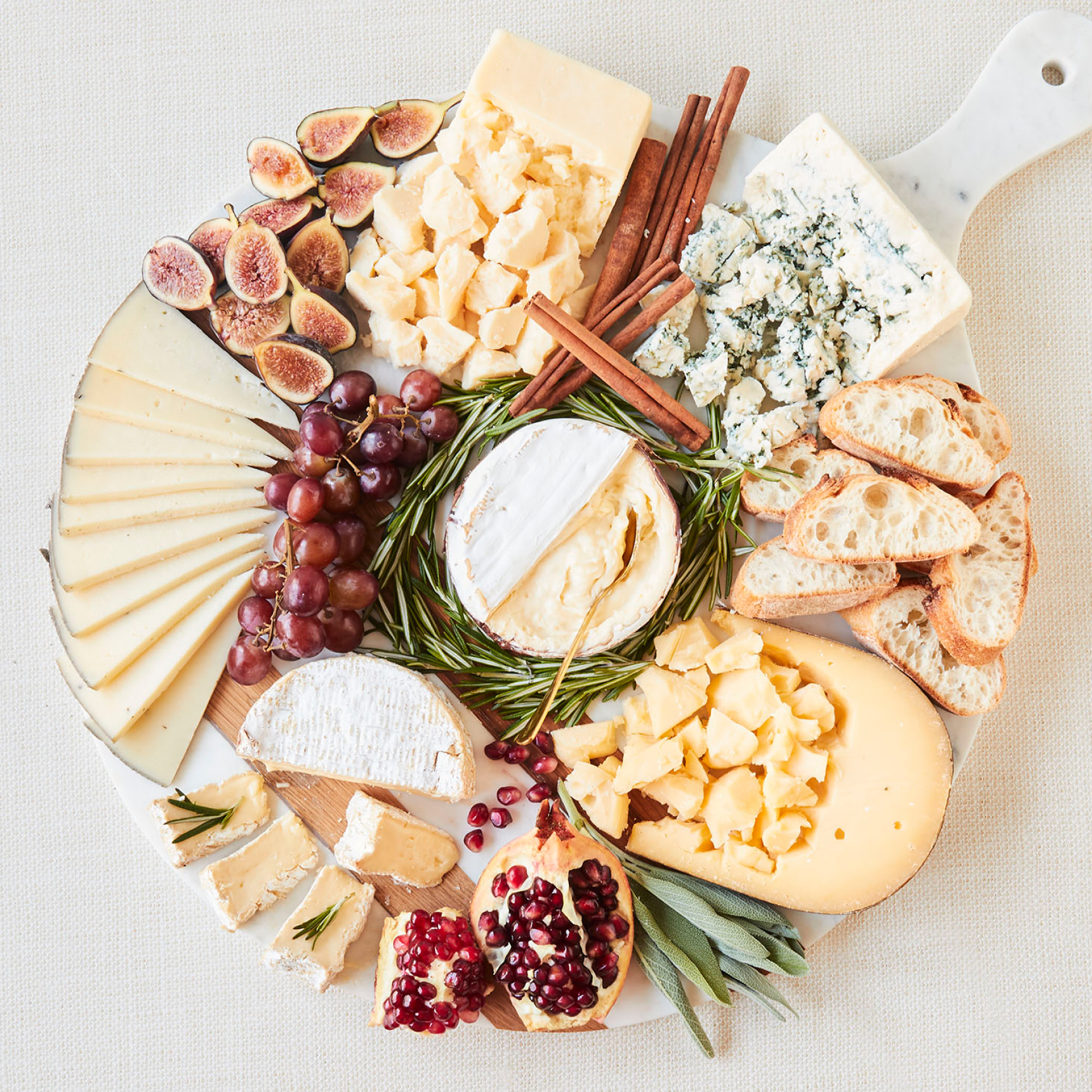 Holiday Sampler – a gift box of the most festive cheeses